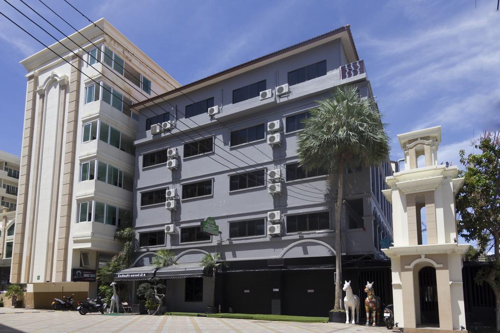 Royal Q & D Suites Pattaya Extérieur photo