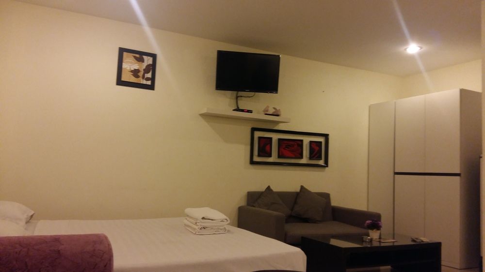 Royal Q & D Suites Pattaya Extérieur photo