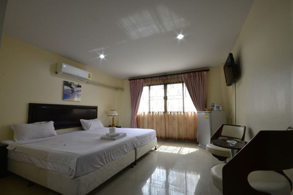 Royal Q & D Suites Pattaya Extérieur photo