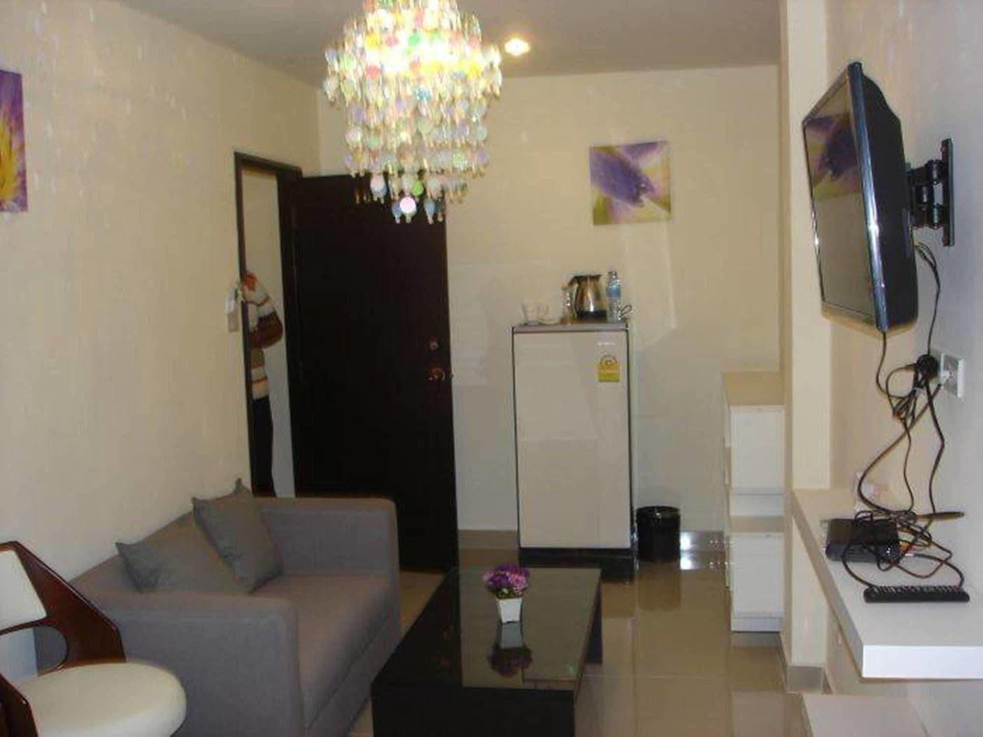 Royal Q & D Suites Pattaya Extérieur photo
