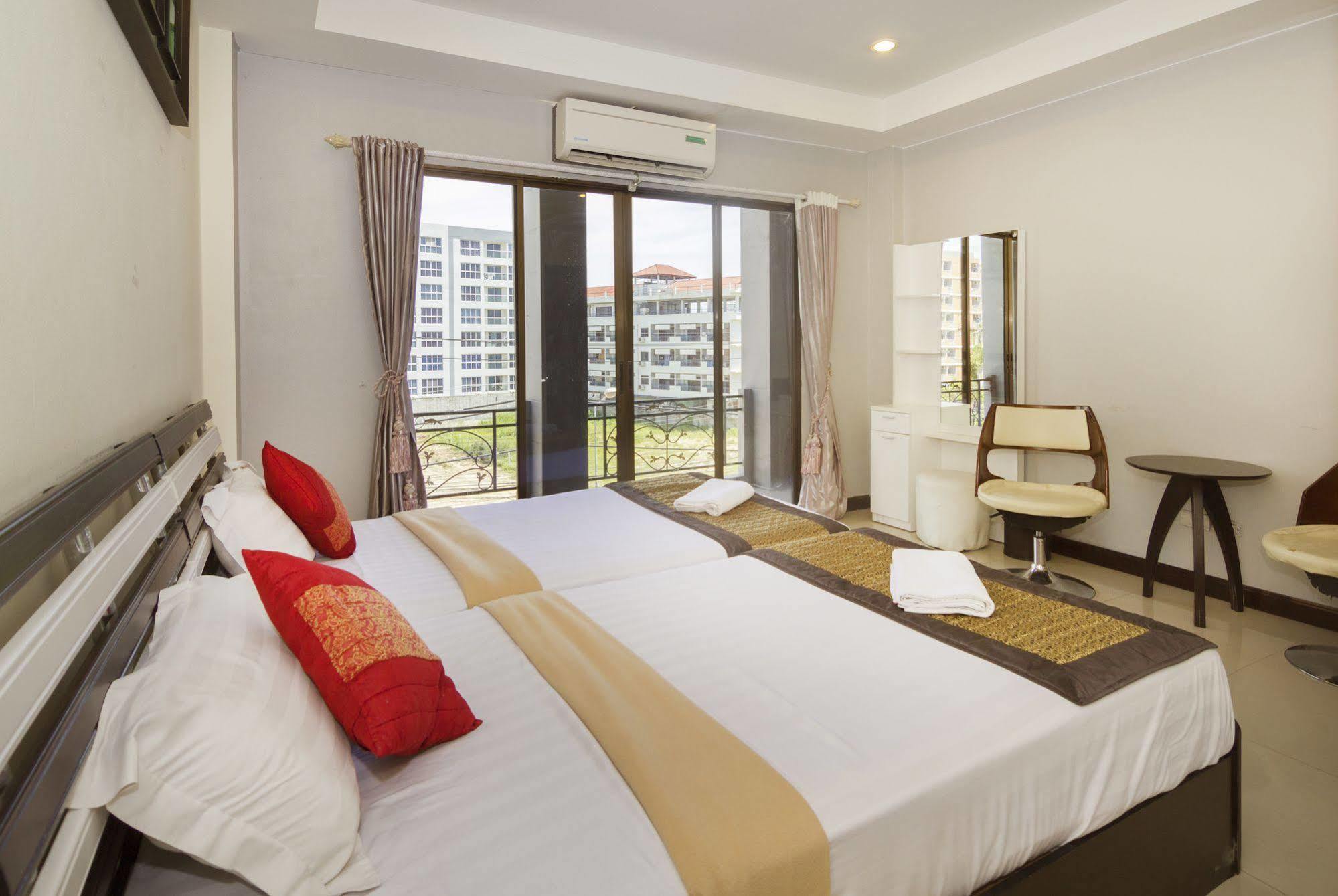 Royal Q & D Suites Pattaya Extérieur photo