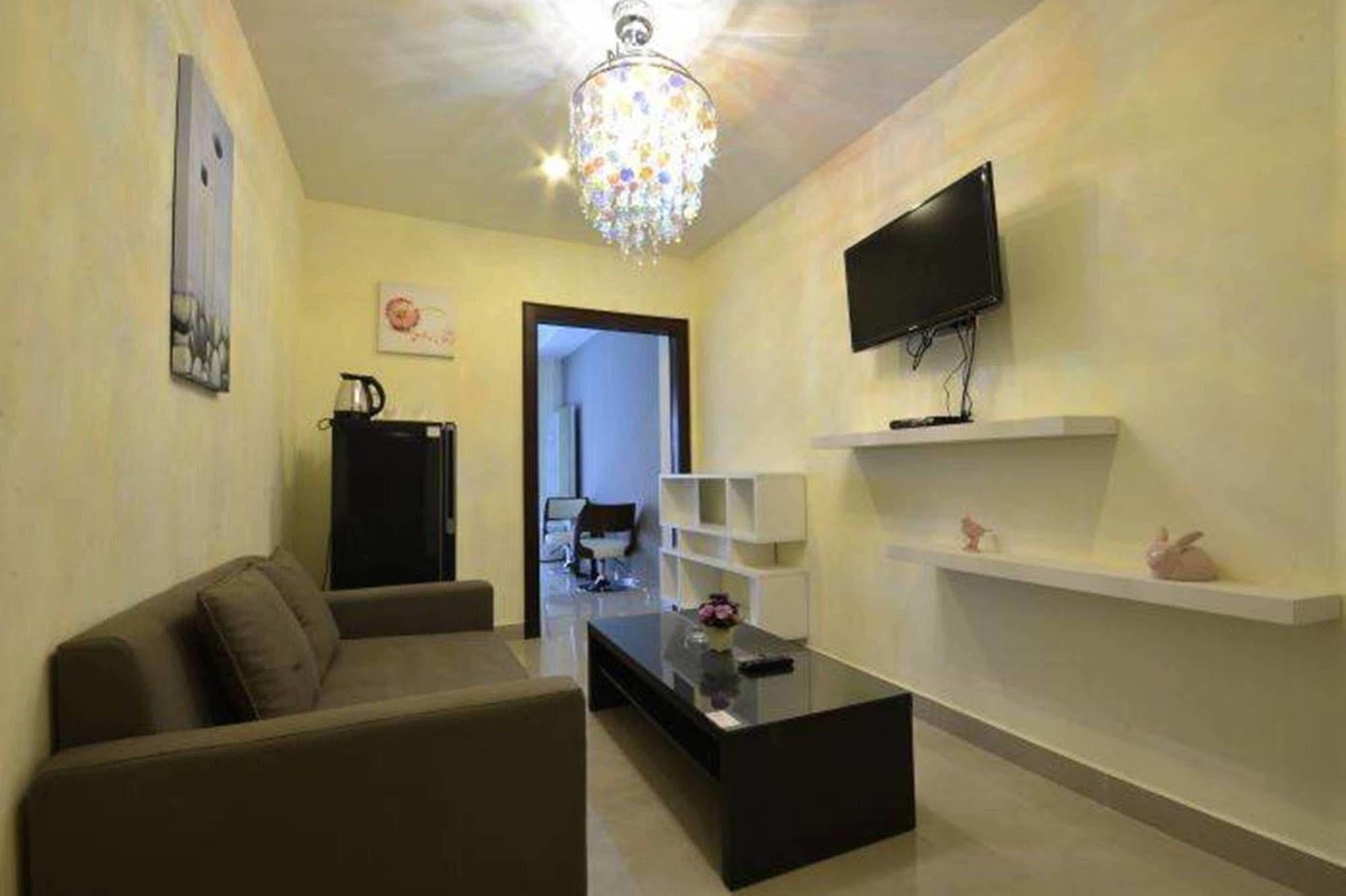 Royal Q & D Suites Pattaya Extérieur photo