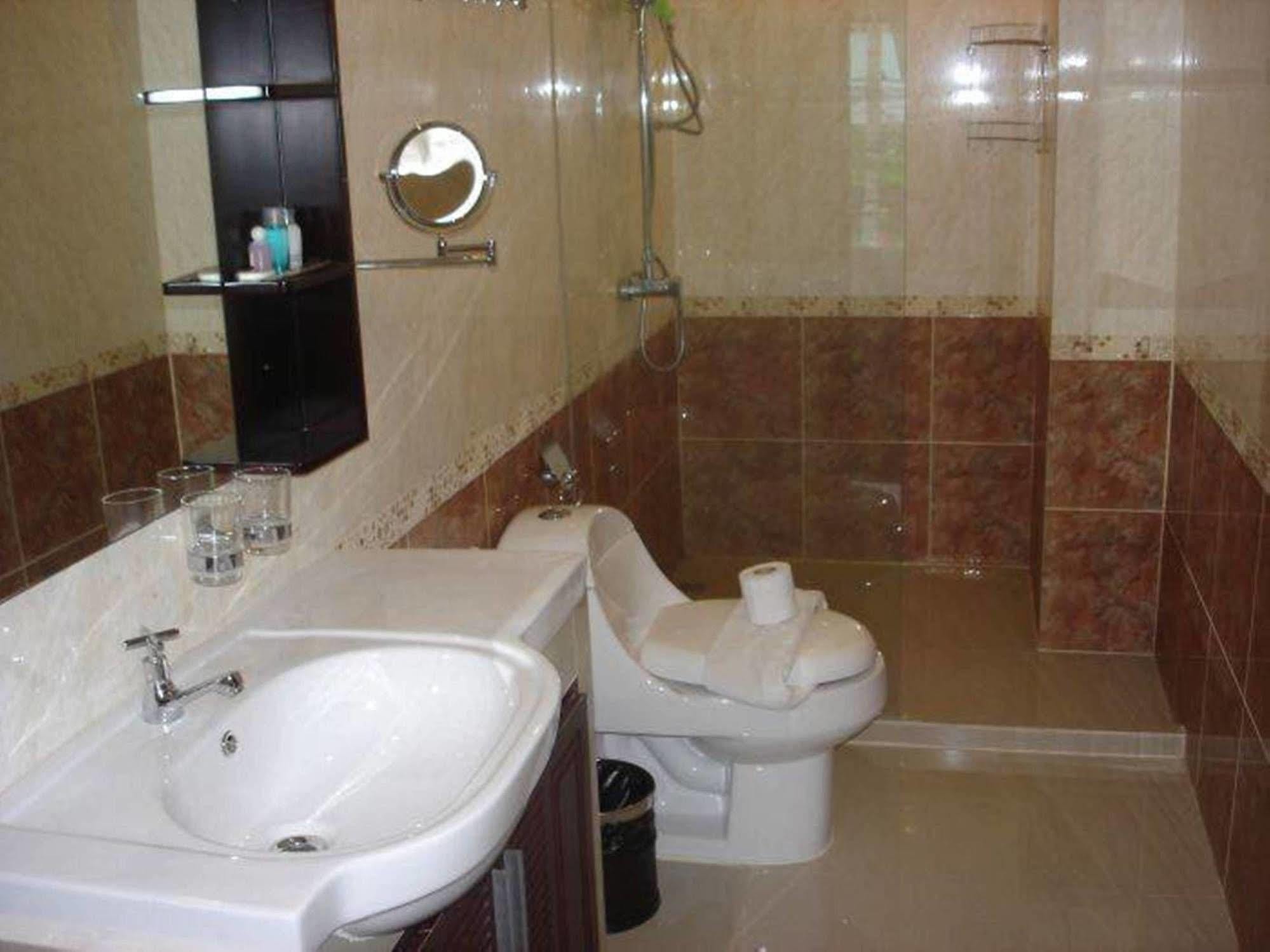 Royal Q & D Suites Pattaya Extérieur photo