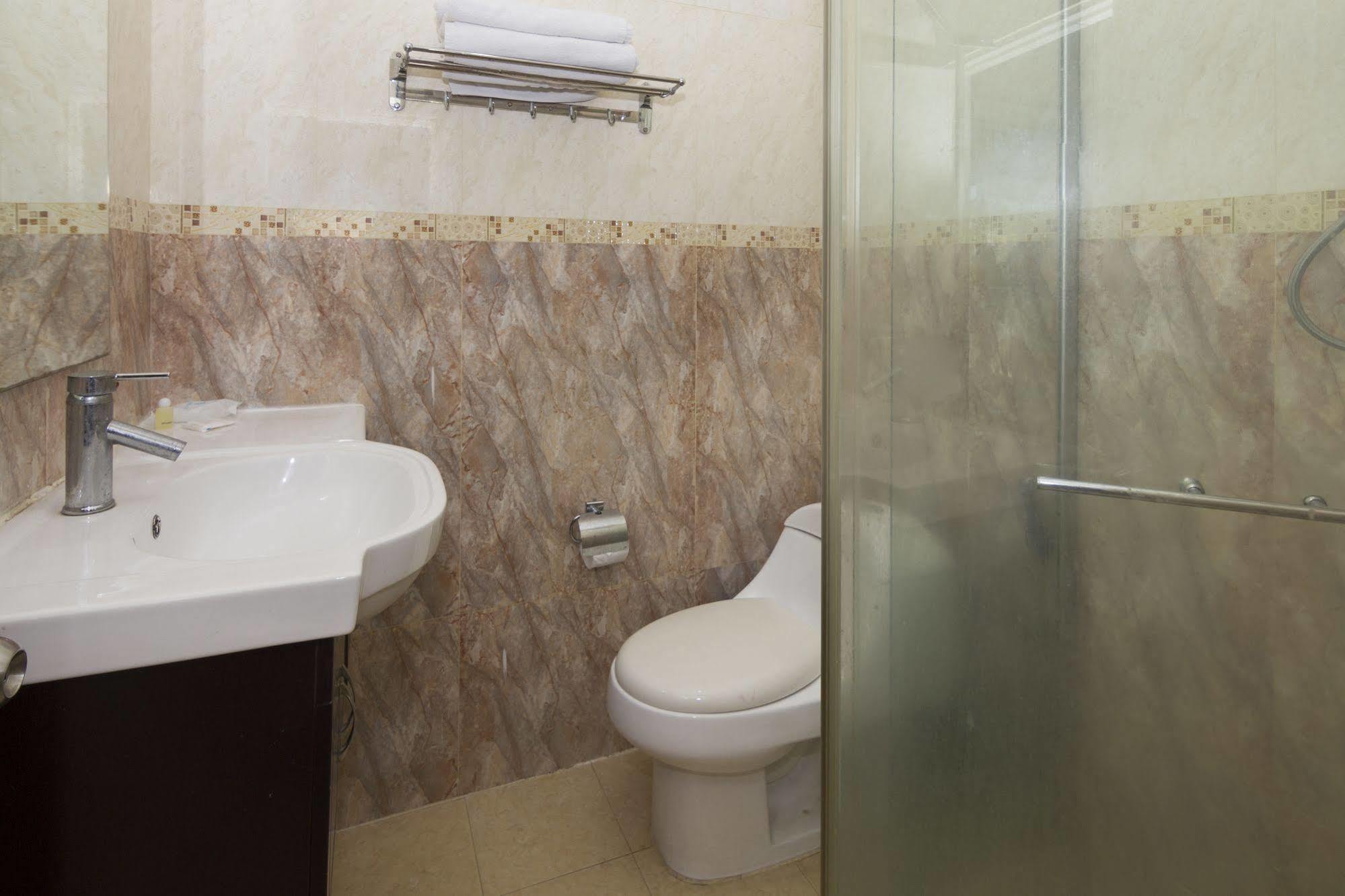 Royal Q & D Suites Pattaya Extérieur photo