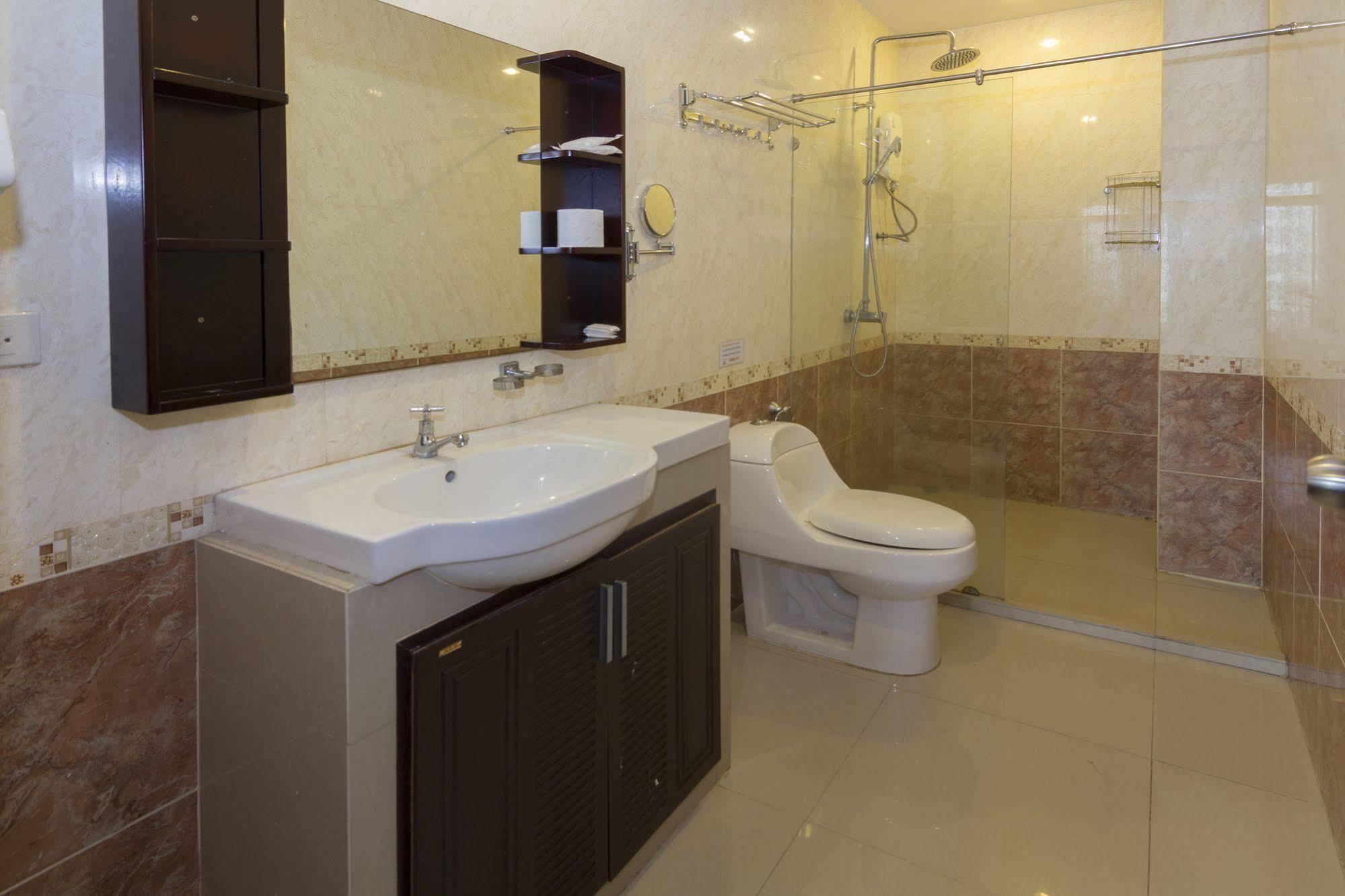 Royal Q & D Suites Pattaya Extérieur photo