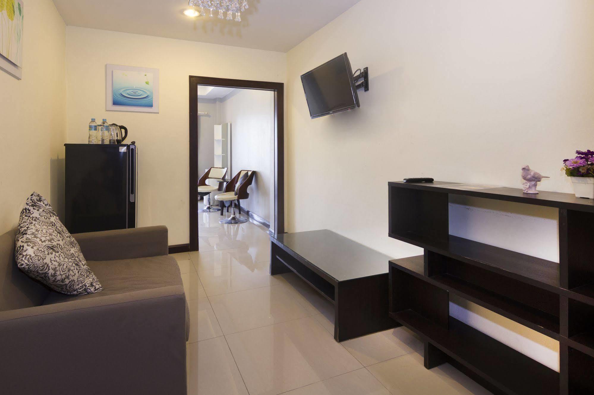 Royal Q & D Suites Pattaya Extérieur photo