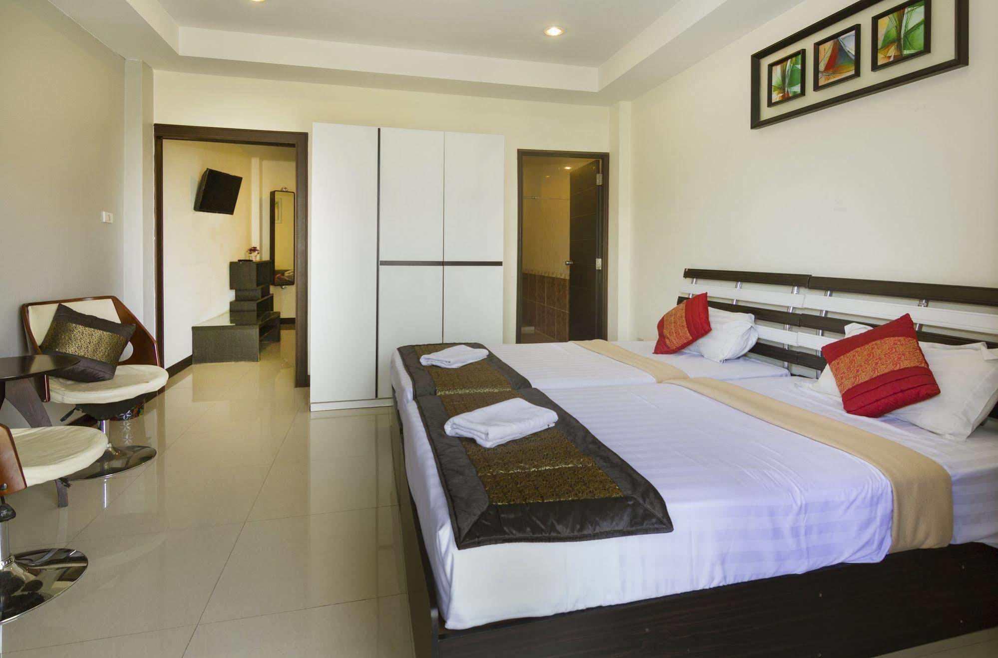 Royal Q & D Suites Pattaya Extérieur photo