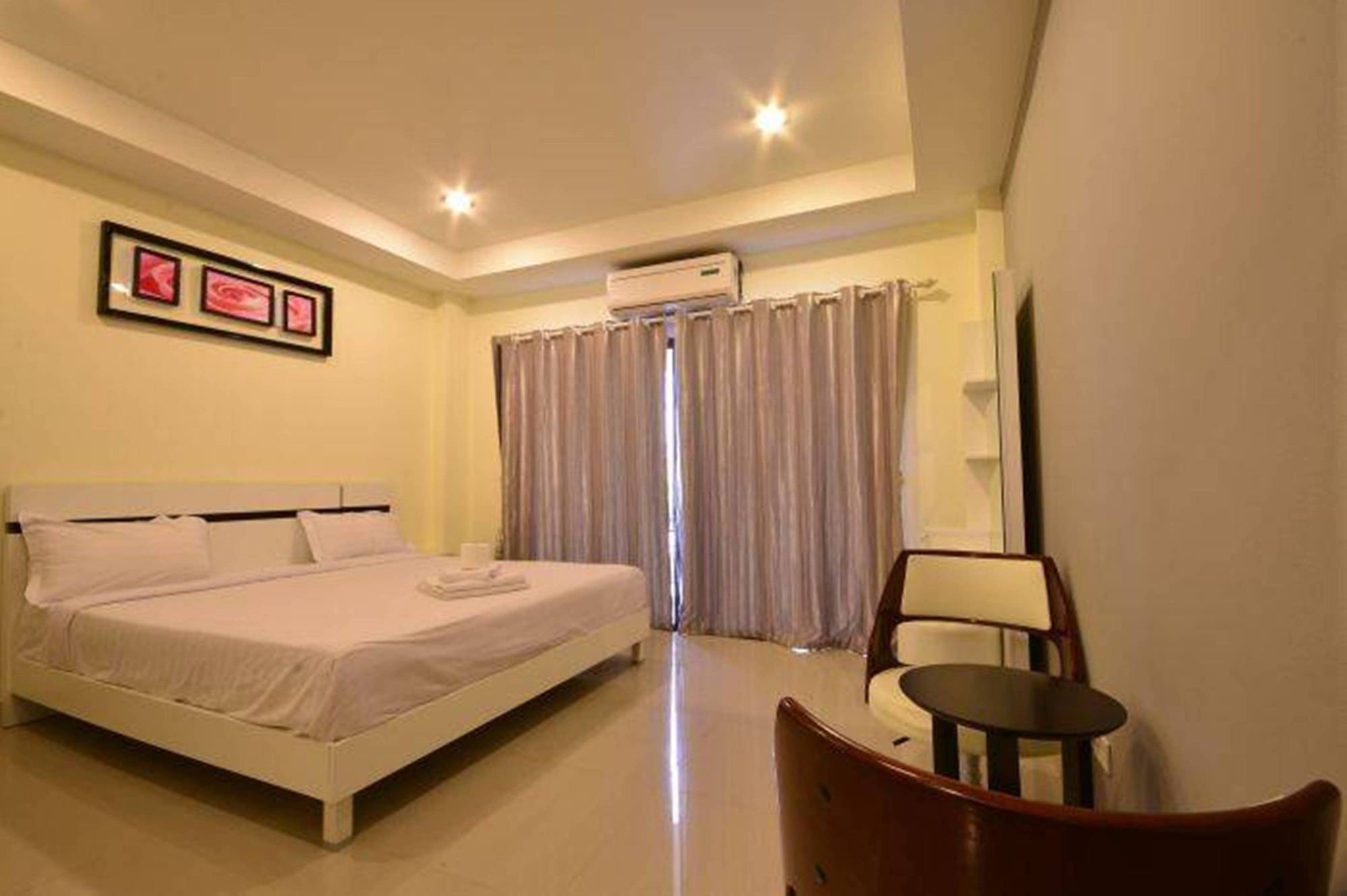 Royal Q & D Suites Pattaya Extérieur photo