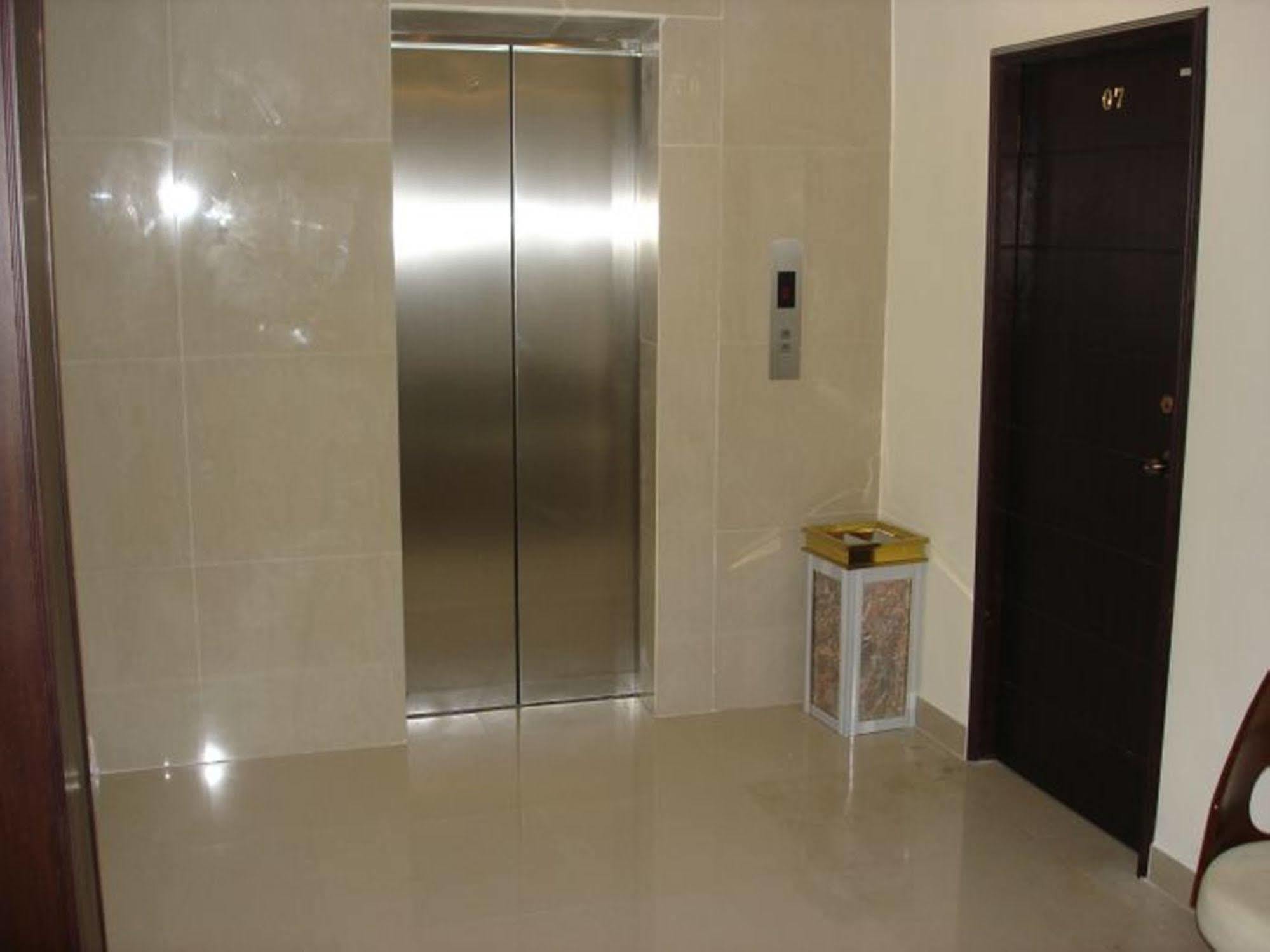 Royal Q & D Suites Pattaya Extérieur photo