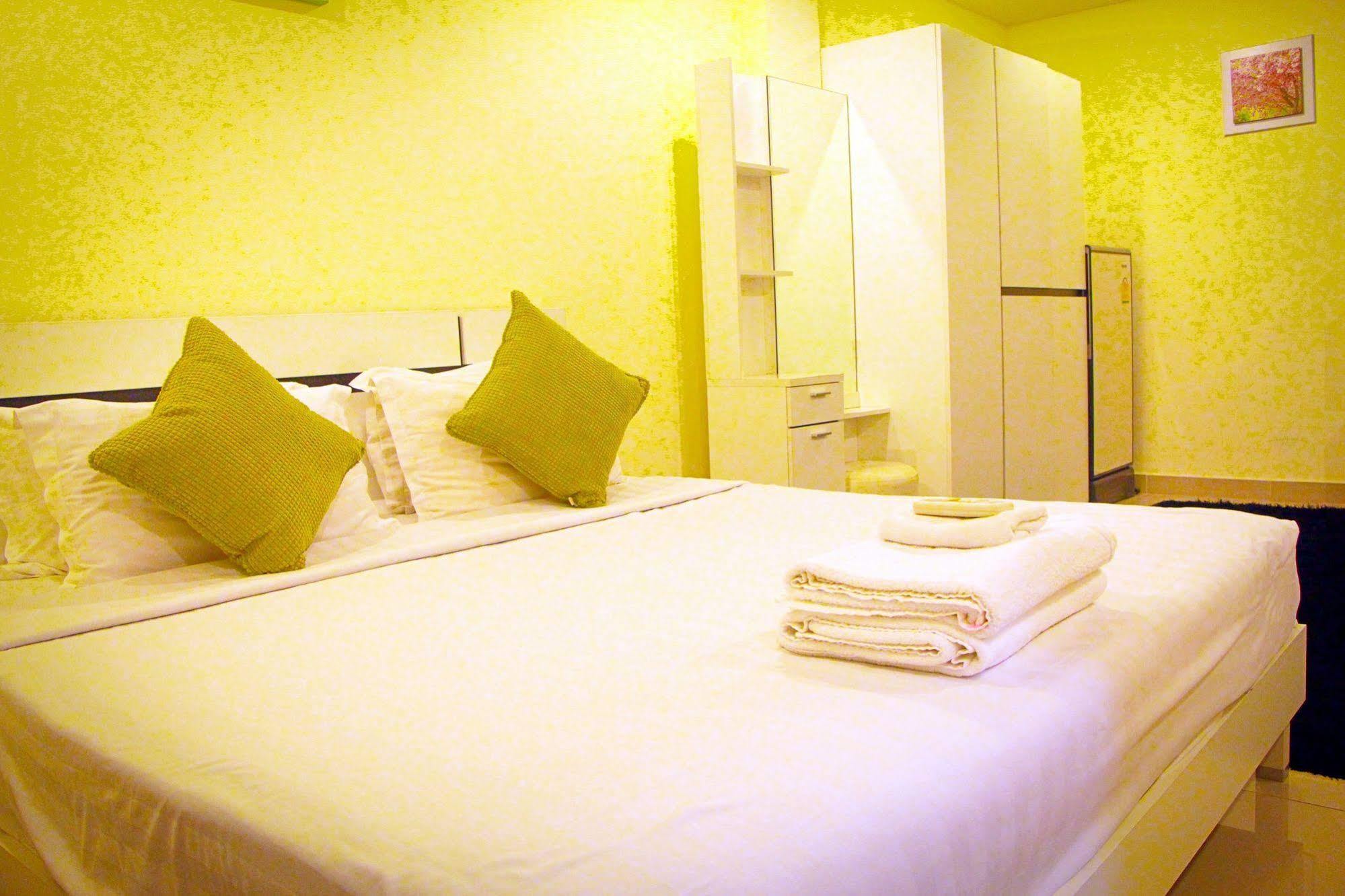 Royal Q & D Suites Pattaya Extérieur photo