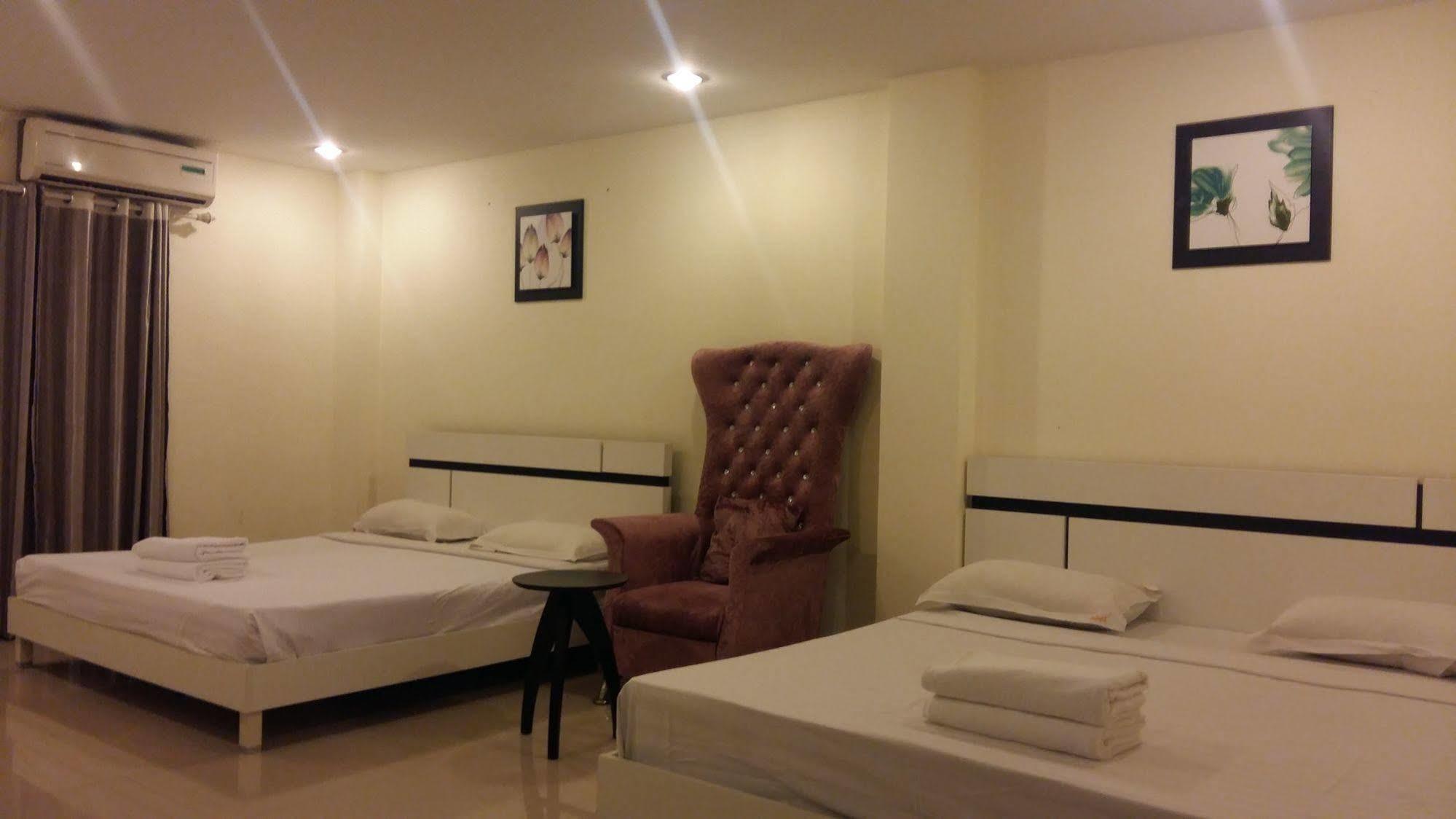 Royal Q & D Suites Pattaya Extérieur photo