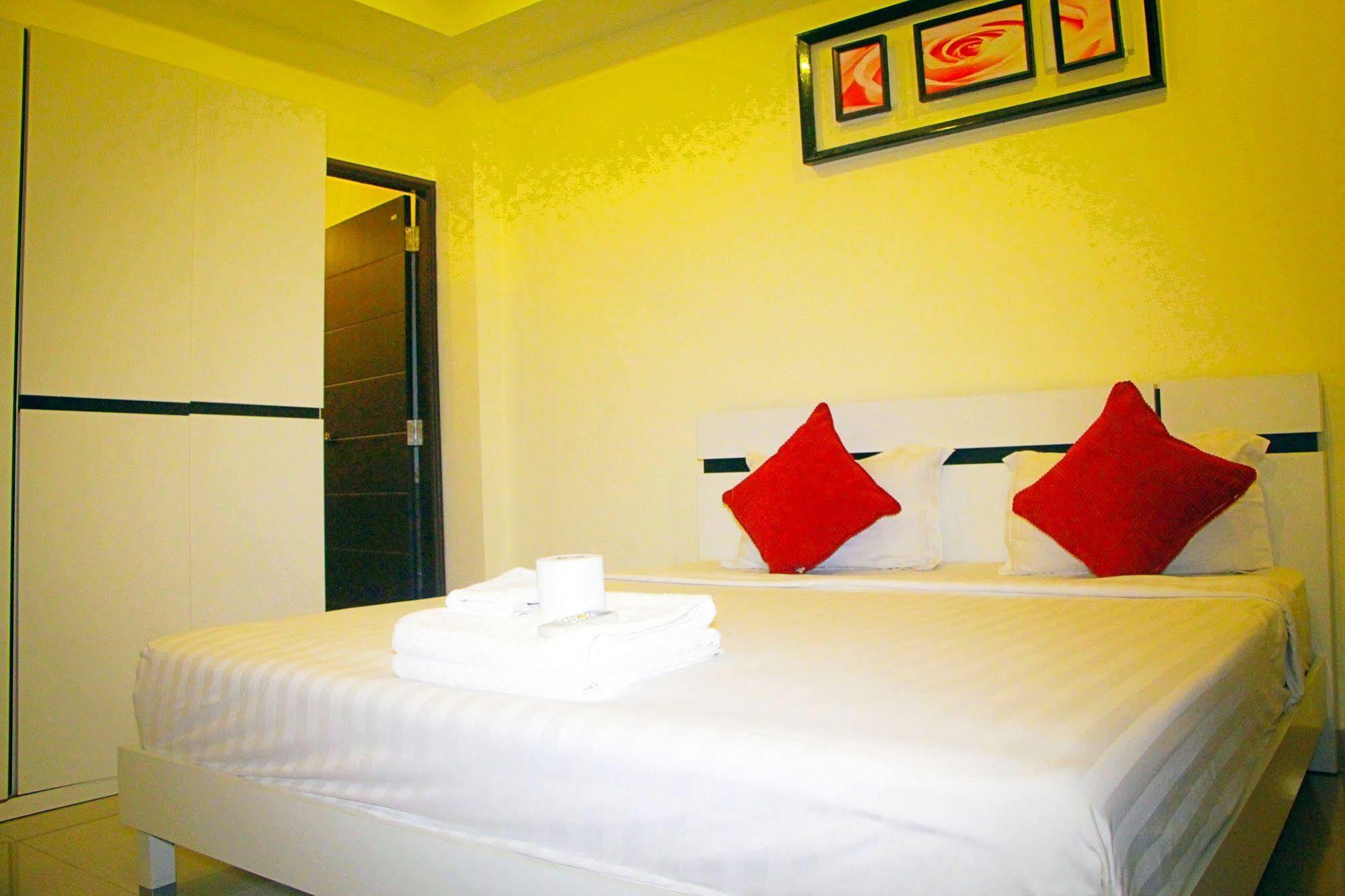 Royal Q & D Suites Pattaya Extérieur photo